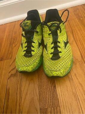 Mizuno Men’s Bright Yellow, Green and Black Mesh Sneakers